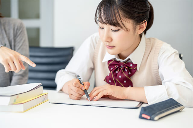 成績を上げる方法とは?効率の良い予習・復習で、授業の効果を最大化