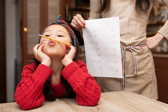 小学生の反抗期はいつからいつまで?反抗期の子どもに対する親の接し方とは?