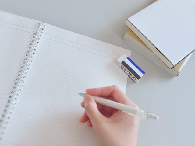 【5分でおさらい】英語の前置詞とは?使い方のコツや訳し方のポイントを解説