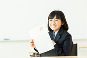 「中間テストではまあまあの成績だったのに、期末テストで失敗した…！」そんな中学生は意外と多いようです。それは、中間テストと期末テストの対策を同じように考えているからかもしれません。